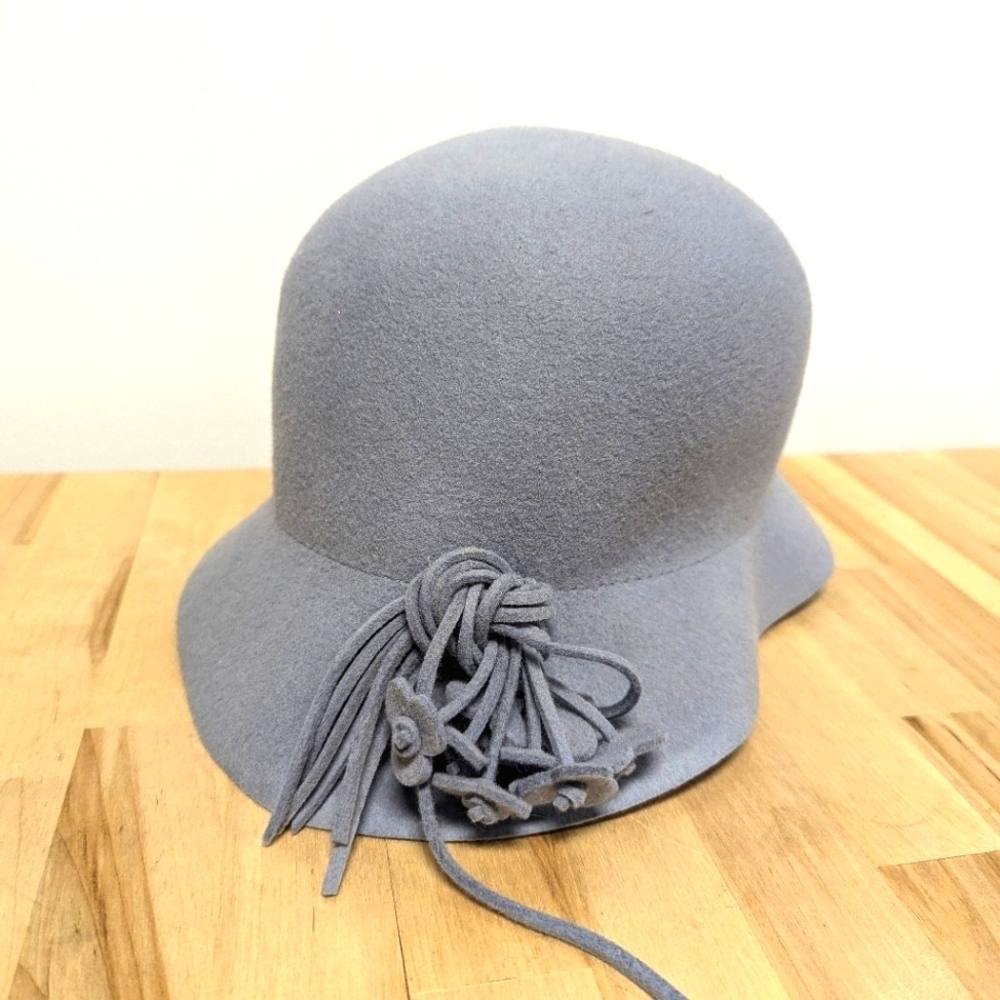 Wool Felt Cloche Hat in Periwinkle Blue Flower on Stem Detail Winter Retro - Picture 1 of 9